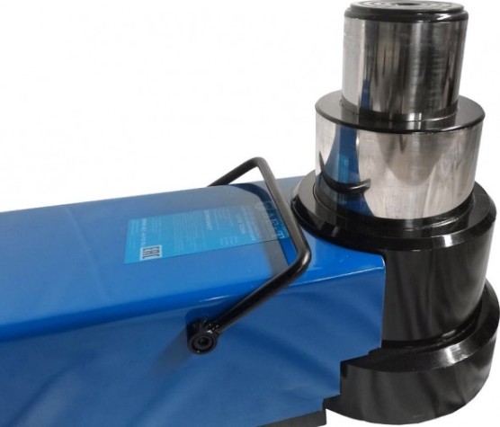 Домкрат пневмо-гидравлический подкатной AE&T HJ-120/60 профессиональный Домкрат пневмо-гидравлический подкатной AE&T HJ-120/60 профессиональный