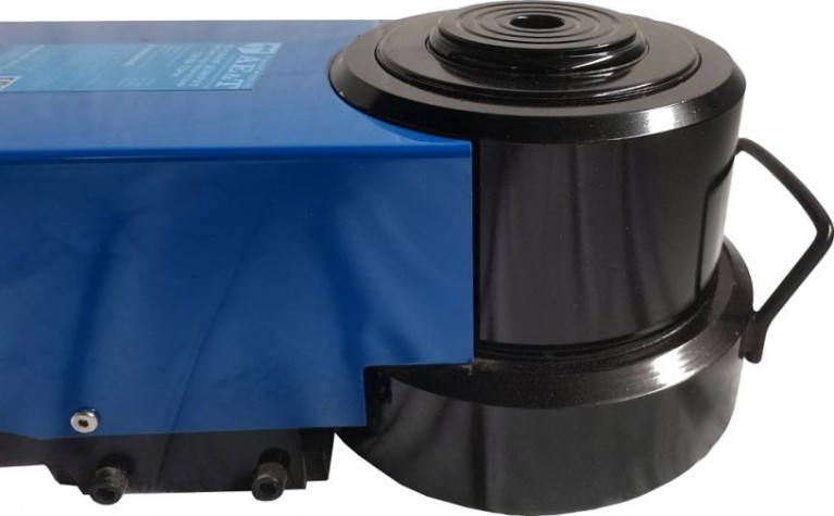 Домкрат пневмо-гидравлический подкатной AE&T HJ-120/60F профессиональный, складной Домкрат пневмо-гидравлический подкатной AE&T HJ-120/60F профессиональный, складной