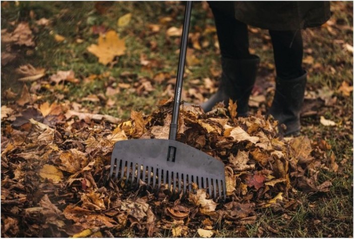 Грабли FISKARS 1063090 для листьев M Solid