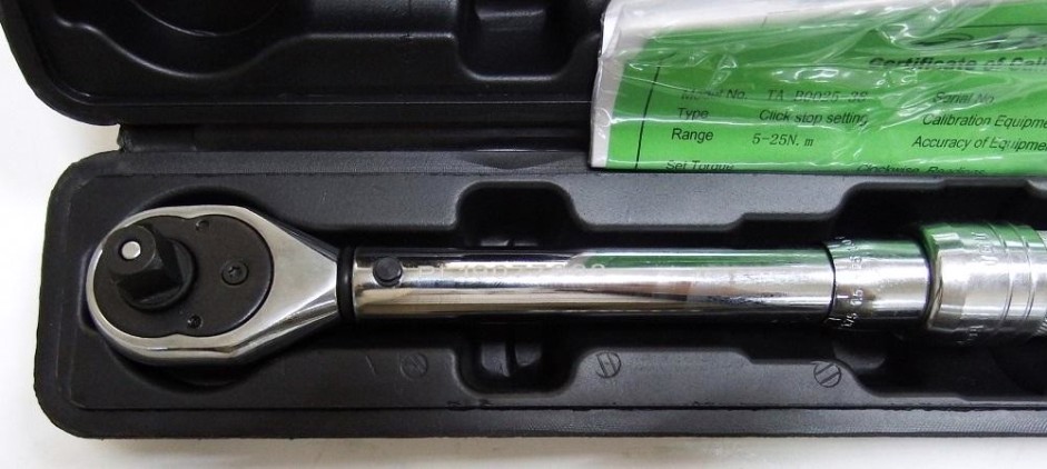 Ключ динамометрический AE&T TA-B0025-38 5-25nm 3/8" Ключ динамометрический AE&T TA-B0025-38 5-25nm 3/8"