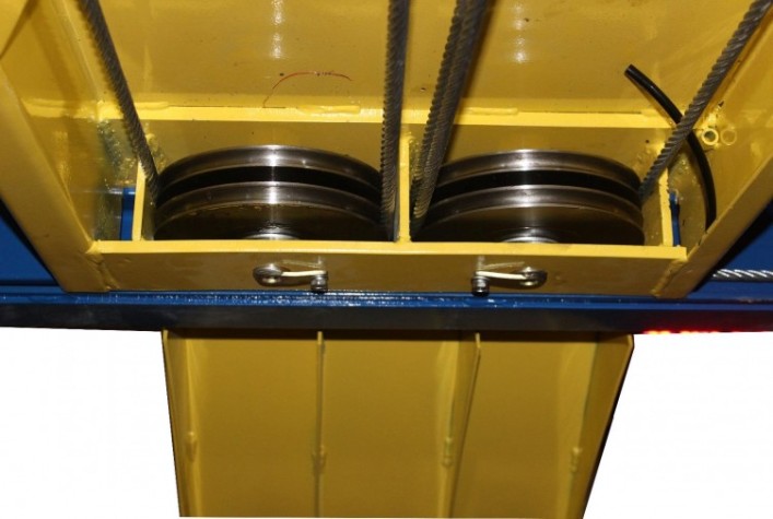 Подъемник автомобильный AE&T F4,5D-4 4-хстоечный 4,5 т 380В [F4.5D-4 (380)]